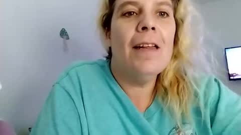 mindy22 online show from January 6, 2025, 4:04 am