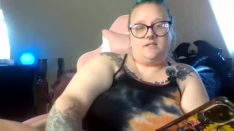 ManicPixiePop online show from May 8, 2026, 5:40 pm