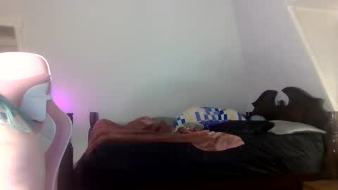 ManicPixiePop online show from May 11, 2026, 5:35 am