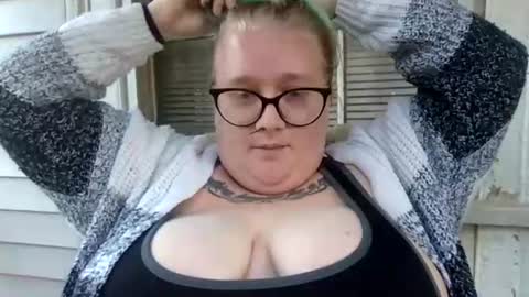 Snapshot of manicpixiepop chatting on July 29, 2026, 10:57 am ManicPixiePop online show from July 29, 2026, 10:57 am