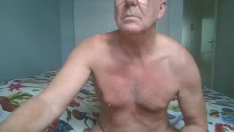 Snapshot of manngrossbite chatting on June 1, 2026, 10:39 am manngrossbite online show from June 1, 2026, 10:39 am