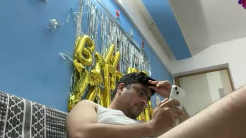 Snapshot of manu2704 chatting on October 30, 2025, 4:41 pm sexy boy online show from October 30, 2025, 4:41 pm