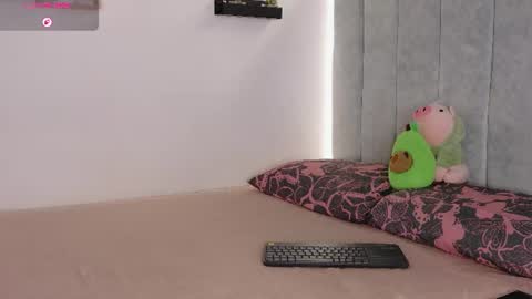 Snapshot of manu_montoya_ chatting on July 2, 2026, 4:57 pm Manu online show from July 2, 2026, 4:57 pm