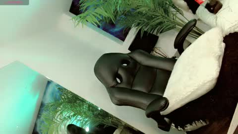 Manuela Kingsley online show from March 9, 2025, 11:36 am