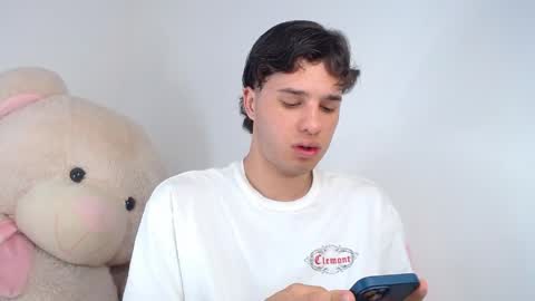 Snapshot of manuelr77 chatting on May 9, 2026, 7:08 pm Manuel online show from May 9, 2026, 7:08 pm
