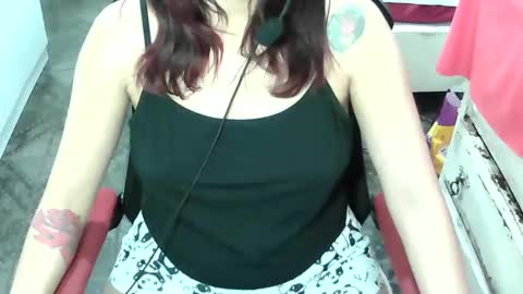 Manu Escarlate online show from April 28, 2026, 2:27 am