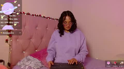 Snapshot of manumeow_ chatting on March 8, 2025, 10:45 pm Manu online show from March 8, 2025, 10:45 pm