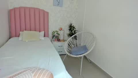 Snapshot of mara_galle chatting on April 29, 2026, 12:09 pm Mara online show from April 29, 2026, 12:09 pm