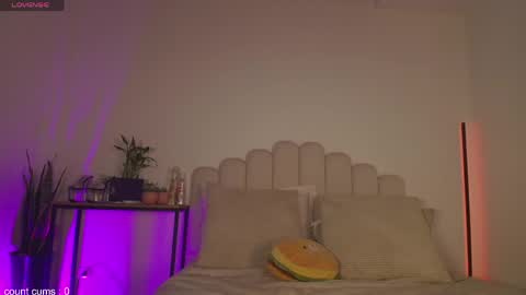 Mara Santoro online show from April 15, 2026, 12:39 am