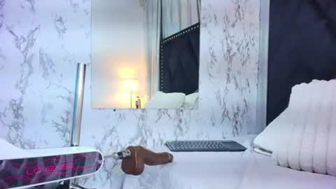 maraa_x online show from July 14, 2026, 6:13 pm