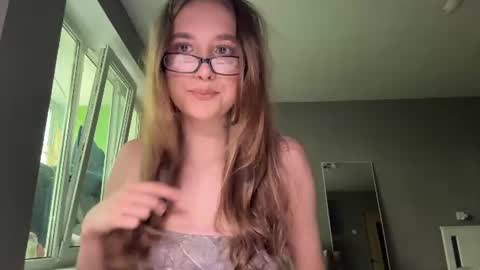 Snapshot of marandasgueglia chatting on August 6, 2026, 8:27 am Mia online show from August 6, 2026, 8:27 am