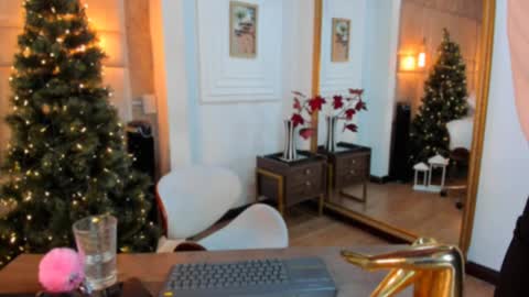 Snapshot of maratorres1 chatting on December 12, 2024, 7:48 pm Mara Torres online show from December 12, 2024, 7:48 pm