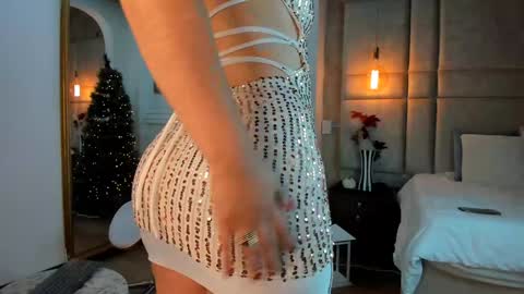 Snapshot of maratorres1 chatting on December 27, 2024, 4:43 pm Mara Torres online show from December 27, 2024, 4:43 pm