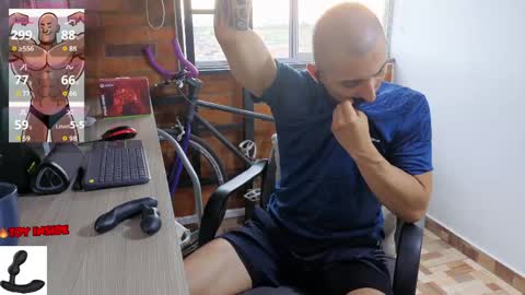 Snapshot of marckmuscle chatting on June 1, 2026, 10:33 pm Marck Independent model online show from June 1, 2026, 10:33 pm