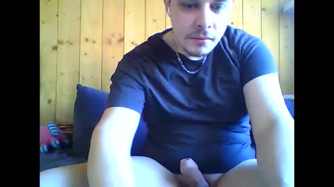 marco1998ig online show from April 23, 2026, 8:35 am