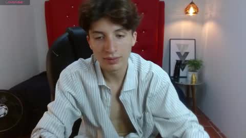 Snapshot of marcoviolet chatting on June 1, 2026, 7:37 pm marcoviolet online show from June 1, 2026, 7:37 pm