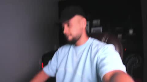 marcus_soler online show from May 22, 2026, 2:33 pm