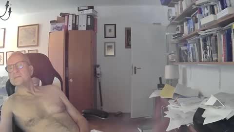 Snapshot of marginalie chatting on December 5, 2024, 7:49 am marginalie online show from December 5, 2024, 7:49 am