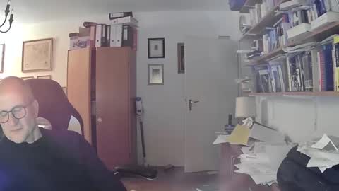 Snapshot of marginalie chatting on December 6, 2024, 8:29 pm marginalie online show from December 6, 2024, 8:29 pm