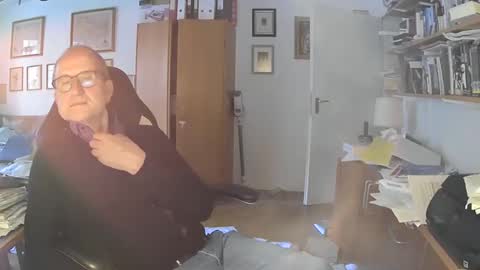 Snapshot of marginalie chatting on December 15, 2024, 2:59 pm marginalie online show from December 15, 2024, 2:59 pm