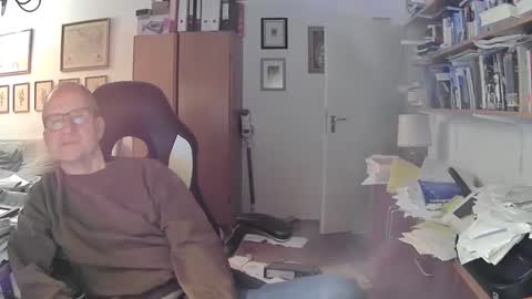 Snapshot of marginalie chatting on February 3, 2025, 10:21 pm marginalie online show from February 3, 2025, 10:21 pm