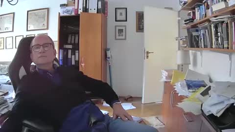 Snapshot of marginalie chatting on February 8, 2025, 9:13 am marginalie online show from February 8, 2025, 9:13 am