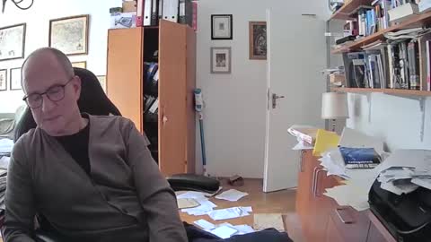 Snapshot of marginalie chatting on February 20, 2025, 10:05 am marginalie online show from February 20, 2025, 10:05 am