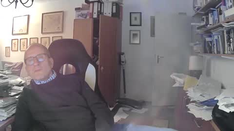 Snapshot of marginalie chatting on March 5, 2025, 9:48 pm marginalie online show from March 5, 2025, 9:48 pm