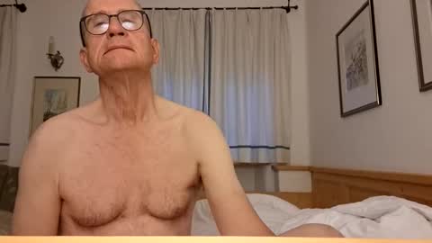 Snapshot of marginalie chatting on September 30, 2025, 6:29 am marginalie online show from September 30, 2025, 6:29 am