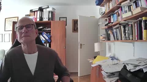 Snapshot of marginalie chatting on October 12, 2025, 1:43 pm marginalie online show from October 12, 2025, 1:43 pm