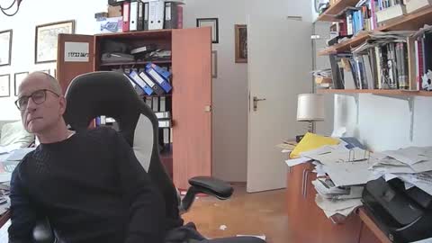 Snapshot of marginalie chatting on October 26, 2025, 9:48 am marginalie online show from October 26, 2025, 9:48 am