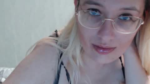 margo_shine online show from October 30, 2025, 3:13 pm