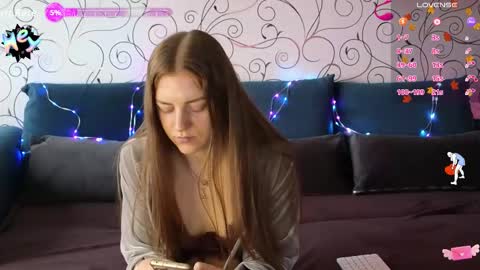 Snapshot of mari_pussik chatting on September 30, 2025, 9:36 am MARI online show from September 30, 2025, 9:36 am