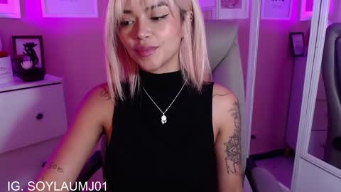  Instagram soymj01 online show from November 26, 2025, 8:32 pm