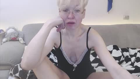 Snapshot of maria_lisica chatting on April 24, 2026, 6:05 am Mari online show from April 24, 2026, 6:05 am