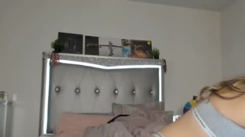 Pinkkitty online show from January 3, 2025, 3:27 am