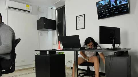 Snapshot of mariamlennox chatting on February 27, 2026, 6:52 pm M A R I A M online show from February 27, 2026, 6:52 pm