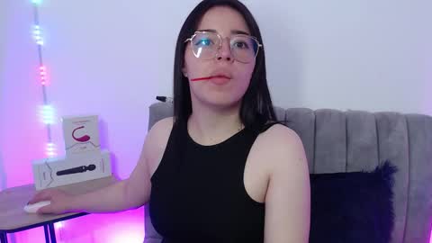 Snapshot of marian_ran_ chatting on December 16, 2025, 5:01 am Marian online show from December 16, 2025, 5:01 am