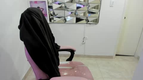 mariana01_m online show from June 24, 2026, 12:04 pm
