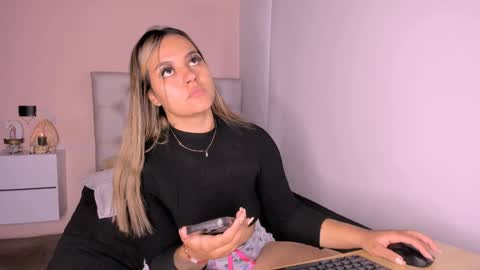 Mariana Roe online show from December 25, 2024, 1:41 pm