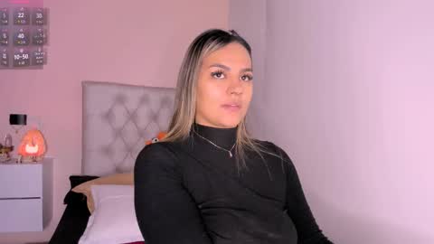 Mariana Roe online show from February 19, 2025, 2:55 am