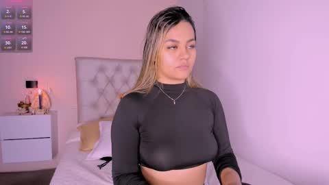 Mariana Roe online show from February 26, 2025, 3:32 am