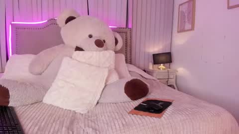 Snapshot of mariana__thompson chatting on March 27, 2026, 8:26 am mariana__thompson online show from March 27, 2026, 8:26 am