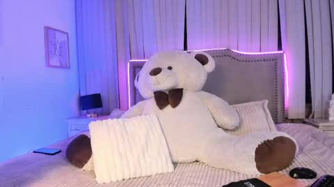 Snapshot of mariana__thompson chatting on June 9, 2026, 1:06 am mariana__thompson online show from June 9, 2026, 1:06 am
