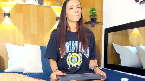 Mariana Angel online show from October 13, 2025, 1:22 pm