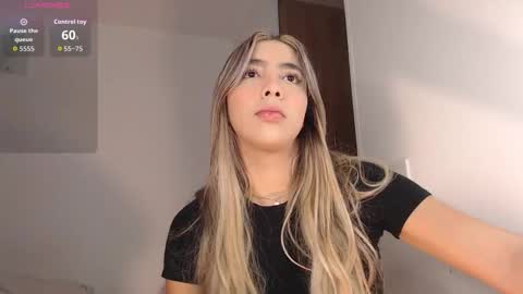 Mariana online show from October 21, 2025, 10:43 pm