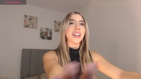 Snapshot of mariana_es chatting on April 27, 2026, 1:03 am Mariana online show from April 27, 2026, 1:03 am