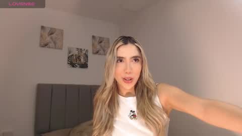 Snapshot of mariana_es chatting on May 9, 2026, 11:43 pm Mariana online show from May 9, 2026, 11:43 pm