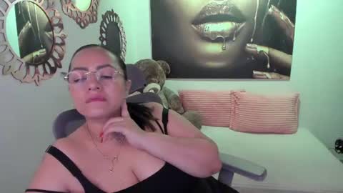 Snapshot of marianalopez81 chatting on June 30, 2026, 12:06 pm Mariana Lopez online show from June 30, 2026, 12:06 pm