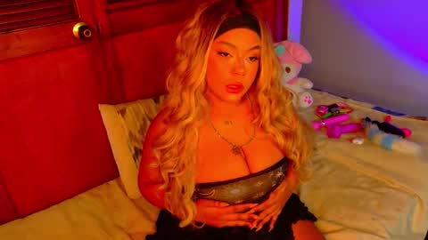 Mariana Prada online show from November 22, 2025, 11:42 am